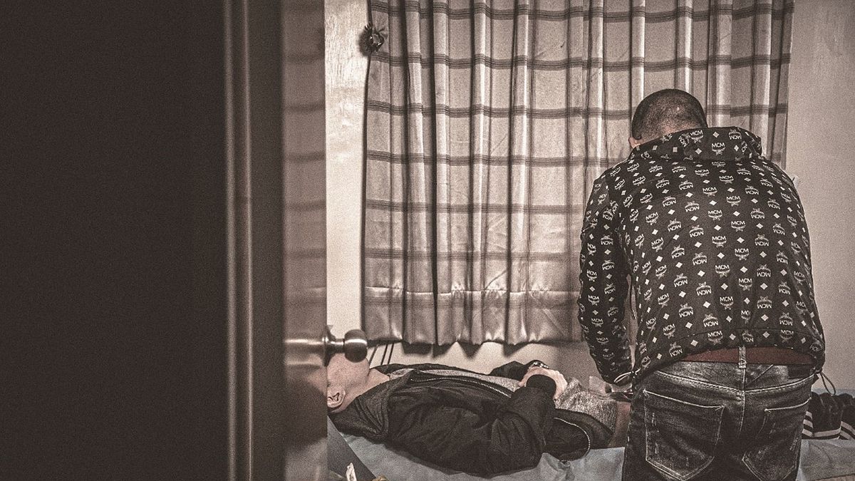 入珠師傅陳安窓靠著精湛技術,解決了許多男女間的性愛問題。(圖/目映.台北提供) 入珠師傅陳安窓靠著精湛技術,解決了許多男女間的性愛問題。(圖/目映.台北提供)