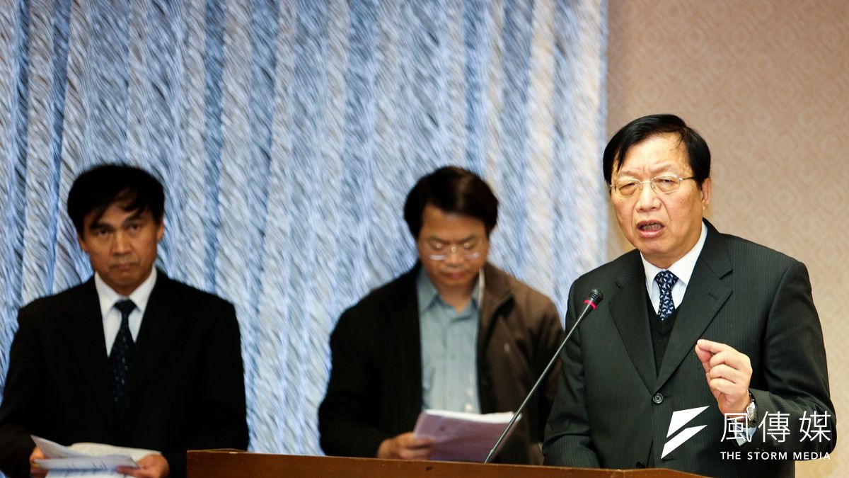 內政部長陳威仁出席立法院內政委員會,提及社子島容積問題,他指出,可把社子島居民移到關渡公園 。(陳明仁攝) 內政部長陳威仁出席立法院內政委員會,提及社子島容積問題,他指出,可把社子島居民移到關渡公園 。(陳明仁攝)