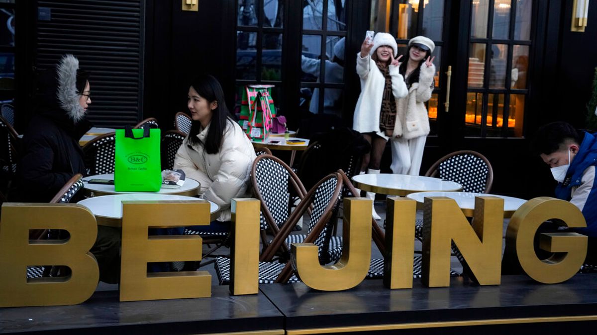 逃離「35歲魔咒」的中國青年:當AI焦慮蔓延,他們靠「一人公司」打贏職場生存戰