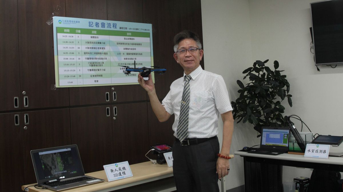 環保署中區環境督察大隊葉迺群大隊長介紹科技工具的執法運用。(圖/環境保護署提供) 環保署中區環境督察大隊葉迺群大隊長介紹科技工具的執法運用。(圖/環境保護署提供)