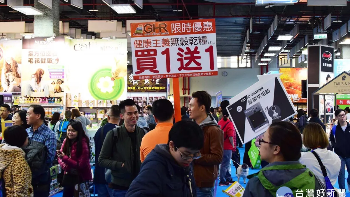 2017寵物用品展來了 吸引民眾早起搶便宜