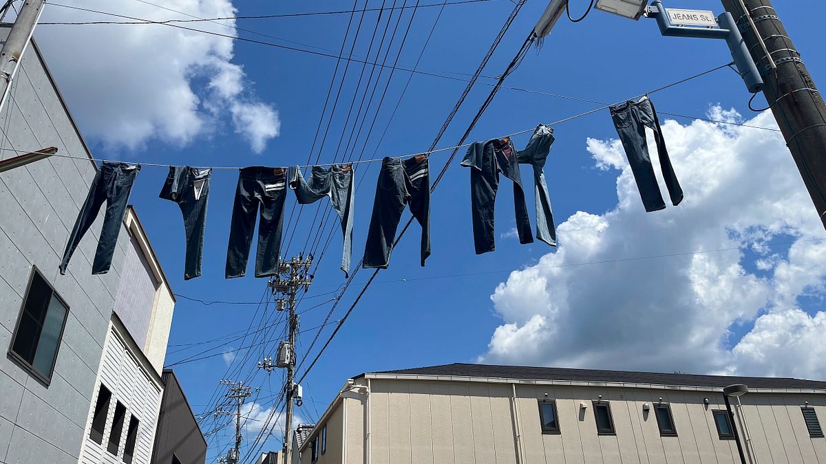 2024年9月4日、日本岡山県児島のジーンズストリート。(AP通信) 2024年9月4日、日本岡山県児島のジーンズストリート。(AP通信)