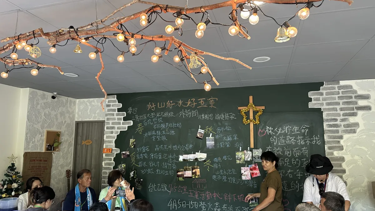 串聯五寮客庄店家一同講述客家文化民眾玩的好開心一點都不無聊。(圖/新北市客家事務局提供)