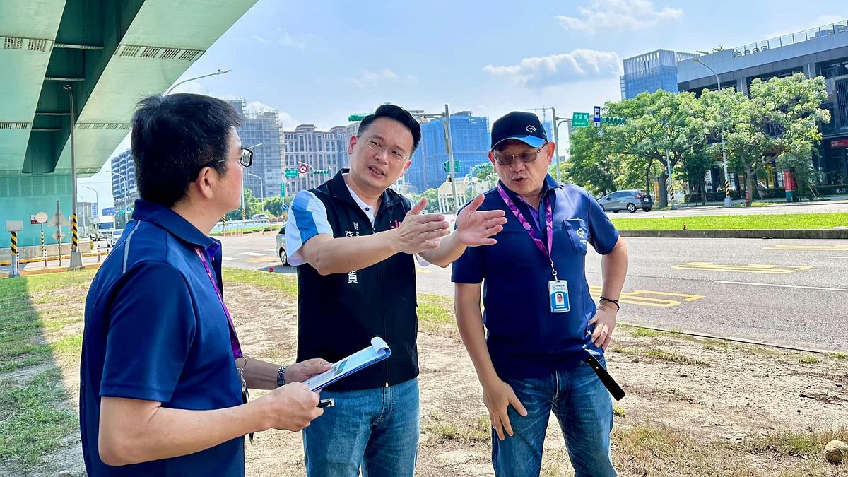 桃園副市長蘇俊賓前往桃捷有輕微位移的A18站到A19站,進行視察。(圖/擷取自蘇俊賓臉書專頁) 桃園副市長蘇俊賓前往桃捷有輕微位移的A18站到A19站,進行視察。(圖/擷取自蘇俊賓臉書專頁)