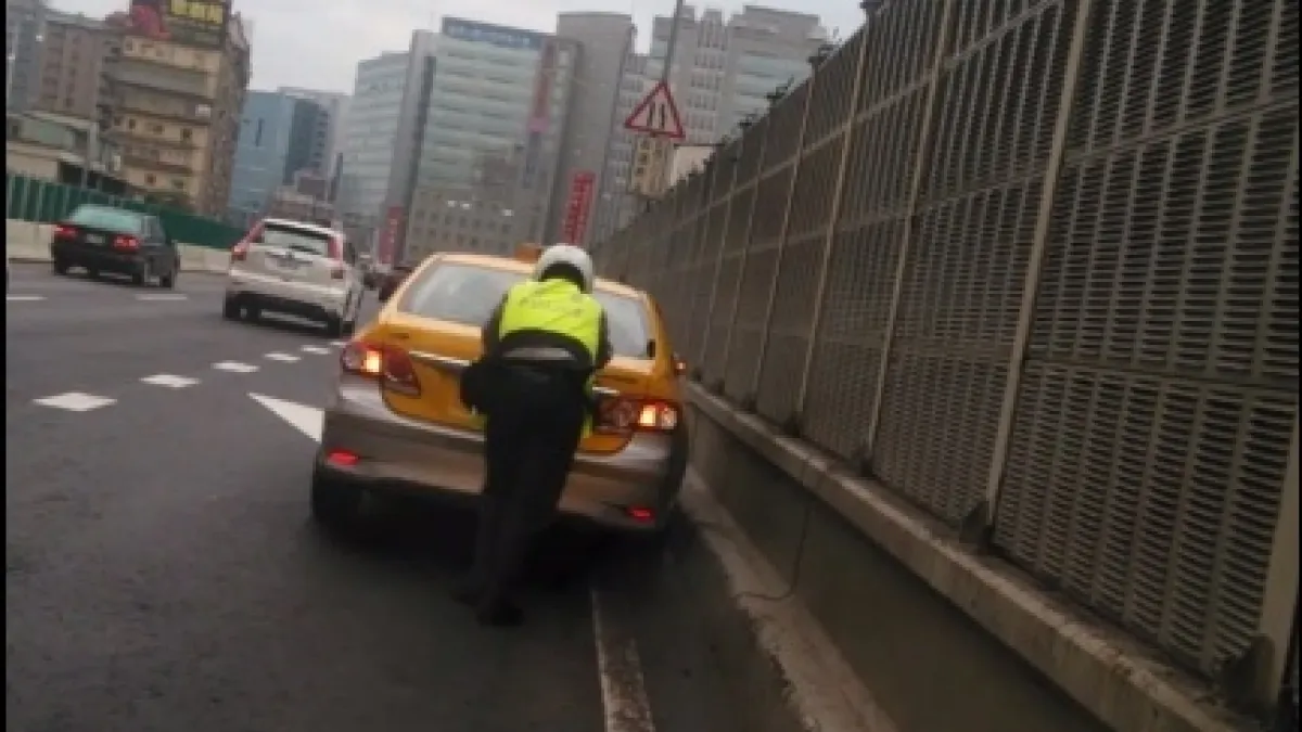 台64線一車輛拋錨阻動線 交警協助拖吊維持暢通