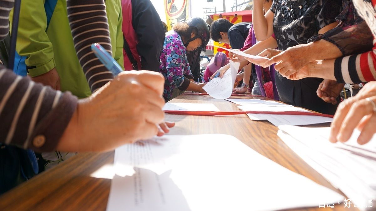 反核食公投連署 顏寬恒已辦五場完成八千份連署 反核食公投連署 顏寬恒已辦五場完成八千份連署