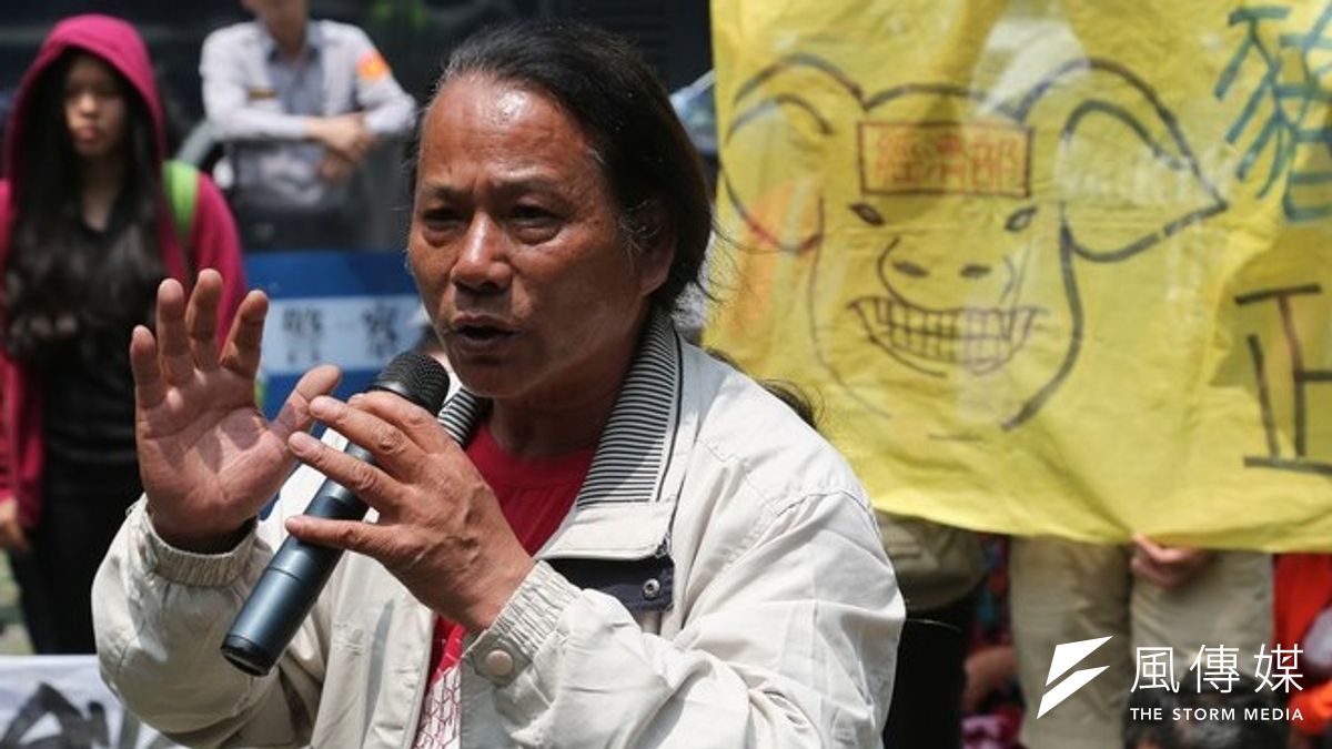 苑裡反瘋車自救會16日衝入經濟部,圖為自救會長陳清海。(余志偉攝) 苑裡反瘋車自救會16日衝入經濟部,圖為自救會長陳清海。(余志偉攝)