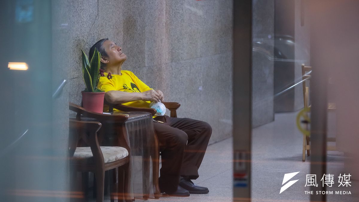 主計處公布最長工時工作,保全人員也是其中之一。(顏麟宇攝) 主計處公布最長工時工作,保全人員也是其中之一。(顏麟宇攝)