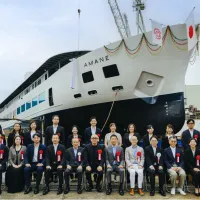 日本郵船が2027年5月東京湾就航予定の新造クルーズ船「AMANE」の命名・進水式を長崎県佐世保市で開催し、環境配慮と上質な顧客体験を掲げた新たな船出を迎えた。(写真/日本郵船 新クルーズ船PR事務局提供) 日本郵船が2027年5月東京湾就航予定の新造クルーズ船「AMANE」の命名・進水式を長崎県佐世保市で開催し、環境配慮と上質な顧客体験を掲げた新たな船出を迎えた。(写真/日本郵船 新クルーズ船PR事務局提供)
