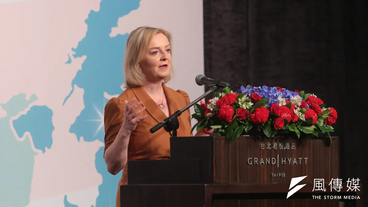 英國前首相特拉斯(Liz Truss)17日應遠景基金會邀請訪台演講。(顏麟宇攝)