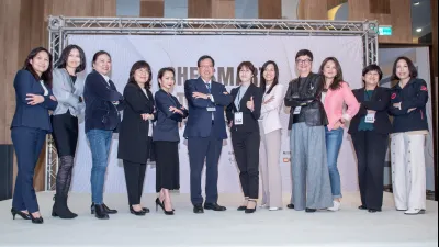 桃園市政府舉辦的「女力高峰座談會」,邀請產官學研專家,就智慧治理與市民、智慧經濟與政府、智慧生活與環境進行意見交流對話。(圖/桃園市政府提供)