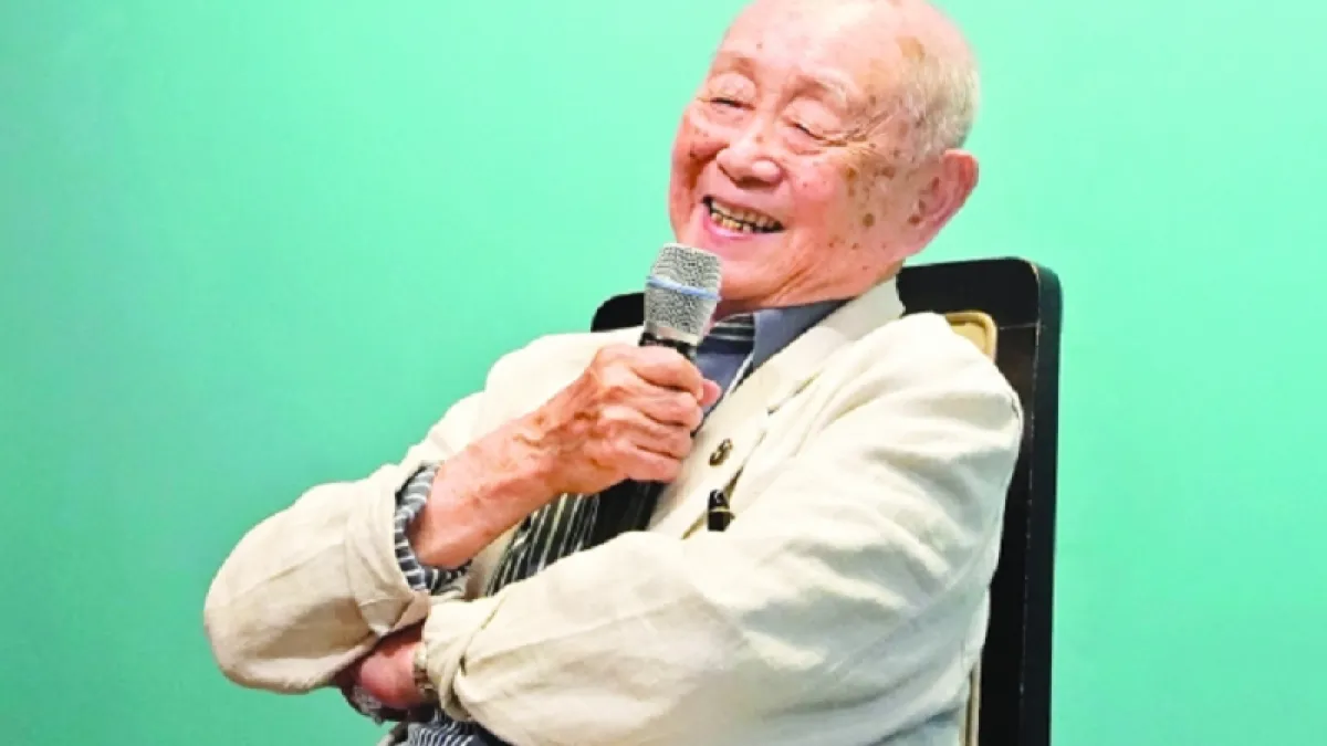 曾經因為「貓頭鷹」而惹禍的畫家黃永玉。(新華社)