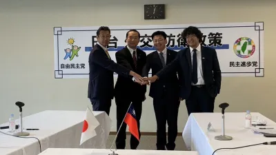 民進黨與日本自民黨21日舉行「台日外交、防衛政策意見交流會」(台日2+2),會議於東京的自民黨總部進行,民進黨立委郭國文、沈伯洋,與自民黨眾議員外交部會長藤井比早之、國防部會長黄川田仁志與會。(民進黨提供)