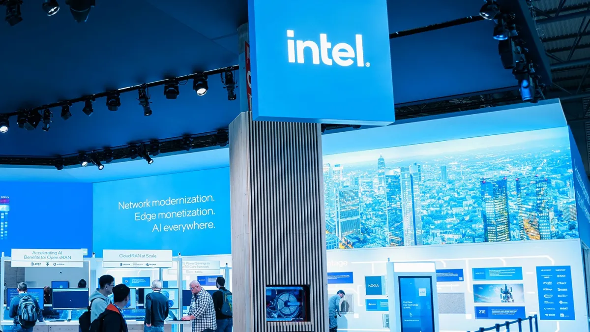 インテルが製造サービスの持ち株比率を51%以下に引き下げた場合、政府は1株20ドルで5%を再取得する権利がある。(画像/X@intelより)