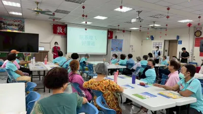 南投縣政府衛生局以「聊療心.心投愛」為標語,推出10月18日「心旅行驛站」、10月29日「心旅樂章」、9-10月【南投動起來,全民打卡趣】等心理健康活動。(圖/南投縣政府)