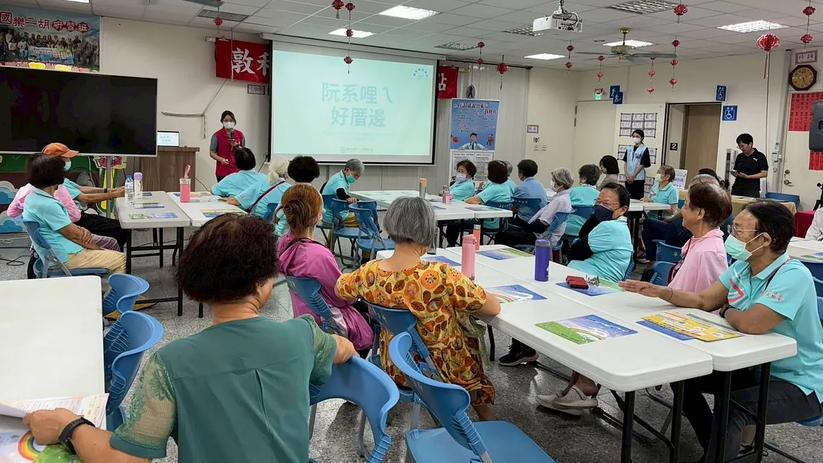 南投縣政府衛生局以「聊療心.心投愛」為標語,推出10月18日「心旅行驛站」、10月29日「心旅樂章」、9-10月【南投動起來,全民打卡趣】等心理健康活動。(圖/南投縣政府)