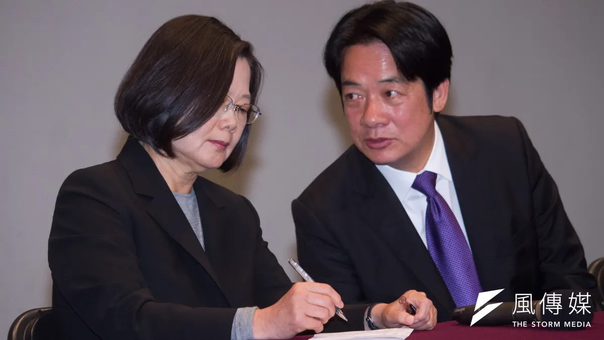 《台灣指標民調》顯示,在傳統藍略大於綠的台北市第5選區中,總統蔡英文(左)與副手賴清德(右)目前領先對手國民黨總統候選人韓國瑜與其副手張善政近30個百分點。(資料照,蔡親傑攝)