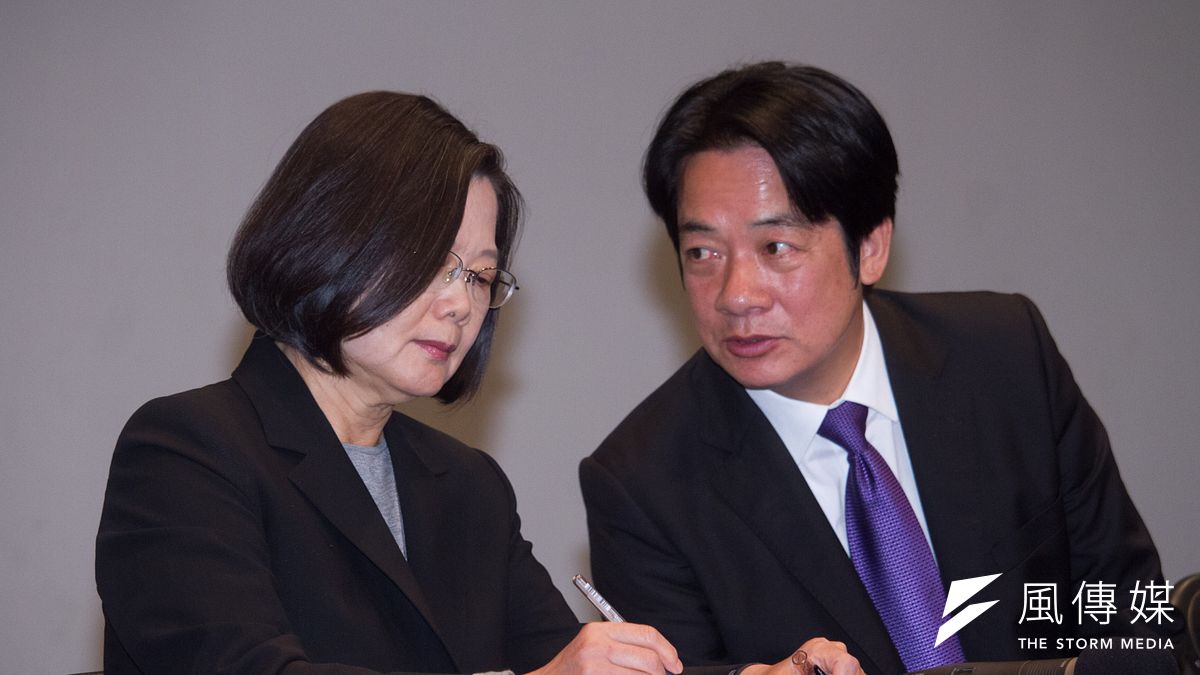 《台灣指標民調》顯示,在傳統藍略大於綠的台北市第5選區中,總統蔡英文(左)與副手賴清德(右)目前領先對手國民黨總統候選人韓國瑜與其副手張善政近30個百分點。(資料照,蔡親傑攝) 《台灣指標民調》顯示,在傳統藍略大於綠的台北市第5選區中,總統蔡英文(左)與副手賴清德(右)目前領先對手國民黨總統候選人韓國瑜與其副手張善政近30個百分點。(資料照,蔡親傑攝)