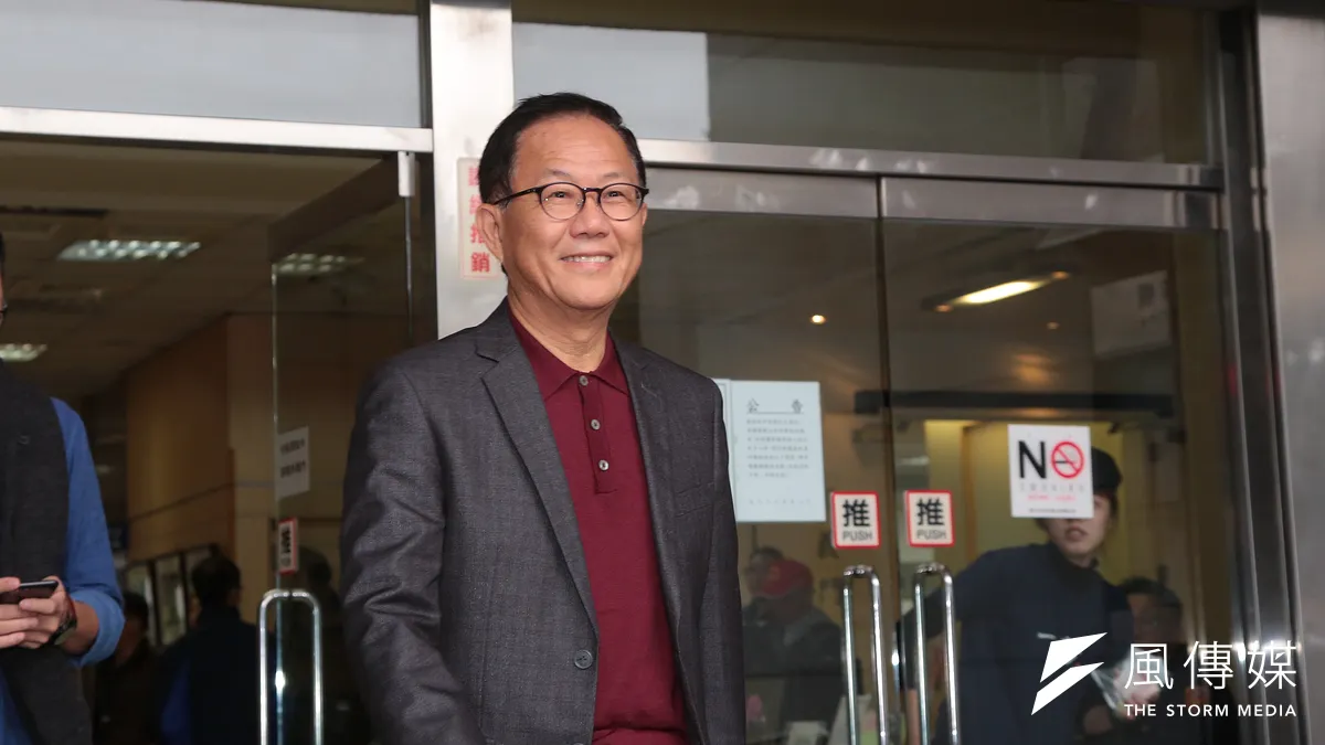 國民黨台北市長落選人丁守中至台北市選委會感謝律師團的辛勞,並針對接下來的訴訟方向發表談話。(顏麟宇攝)