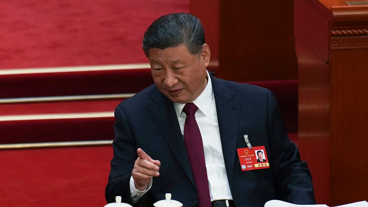 2025年3月5日、中国国家主席習近平が北京人民大会堂で全国両会の開幕式に参加。(AP通信) 2025年3月5日、中国国家主席習近平が北京人民大会堂で全国両会の開幕式に参加。(AP通信)