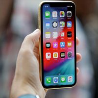 アップルのiPhone XRスマートフォン。(AP通信) アップルのiPhone XRスマートフォン。(AP通信)