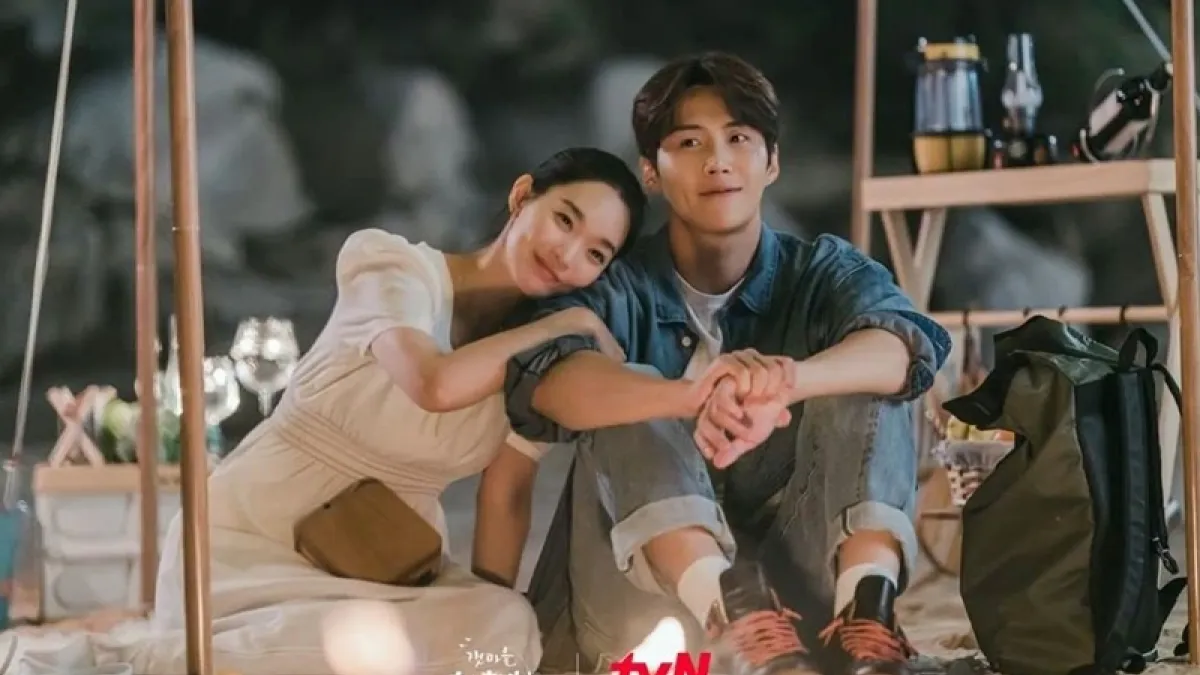 Netflix《海岸村恰恰恰》劇中看似陽光、溫柔的村民,其實各有揮之不去的過去。(圖/取自imdb官網)