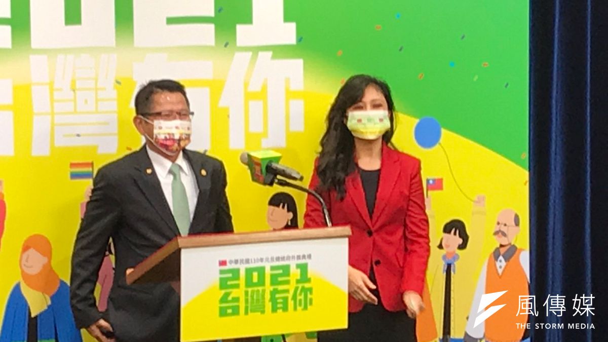 總統府發言人Kolas Yotaka(右)表示,明年元旦升旗典禮目前規劃持續辦理。(黃信維攝) 總統府發言人Kolas Yotaka(右)表示,明年元旦升旗典禮目前規劃持續辦理。(黃信維攝)