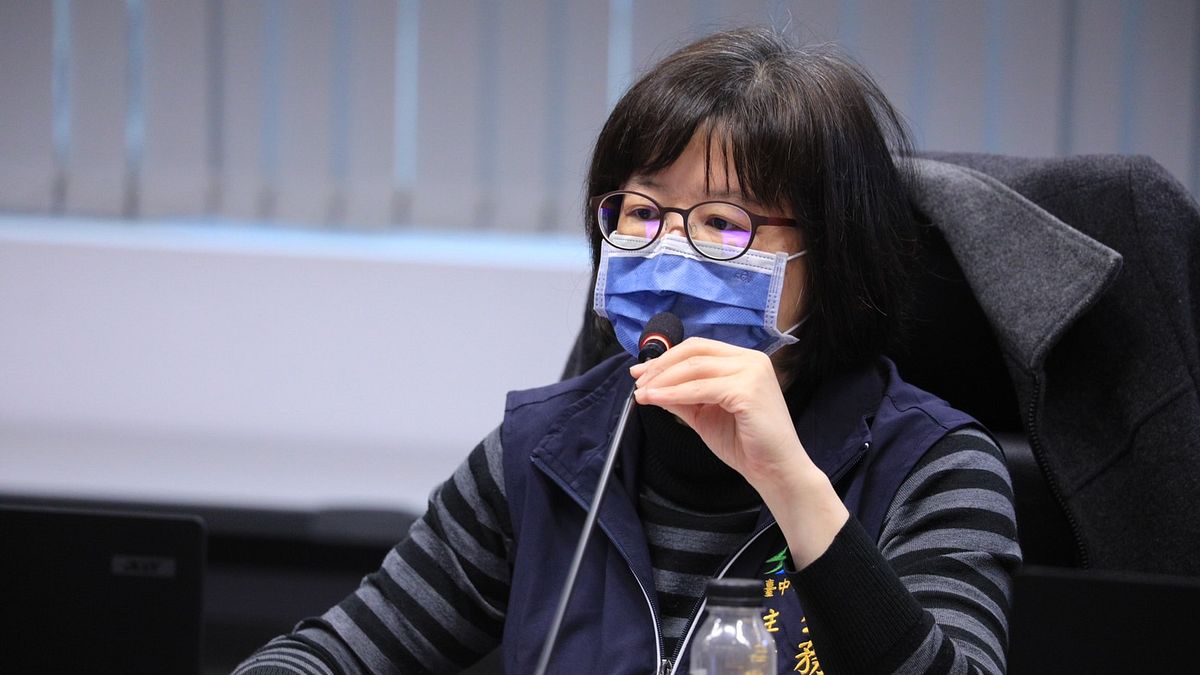 公訓中心主任吳倩瑤在市政會議中以「知識領航,上天下海,發展無限」為題進行專案報告,說明公訓中心每年訂定年度訓練計畫。(圖/台中市政府) 公訓中心主任吳倩瑤在市政會議中以「知識領航,上天下海,發展無限」為題進行專案報告,說明公訓中心每年訂定年度訓練計畫。(圖/台中市政府)