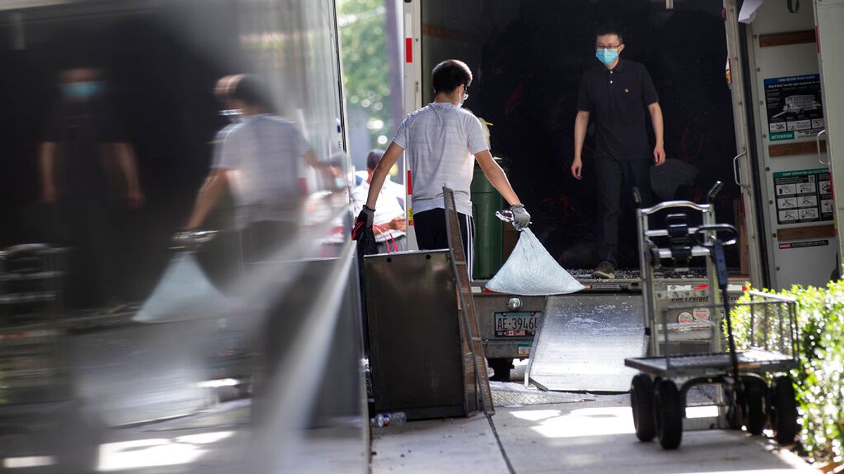 美國政府要求中國72小時內關閉駐休士頓總領事館,使館人員在期限之前匆忙撤收。(美聯社) 美國政府要求中國72小時內關閉駐休士頓總領事館,使館人員在期限之前匆忙撤收。(美聯社)