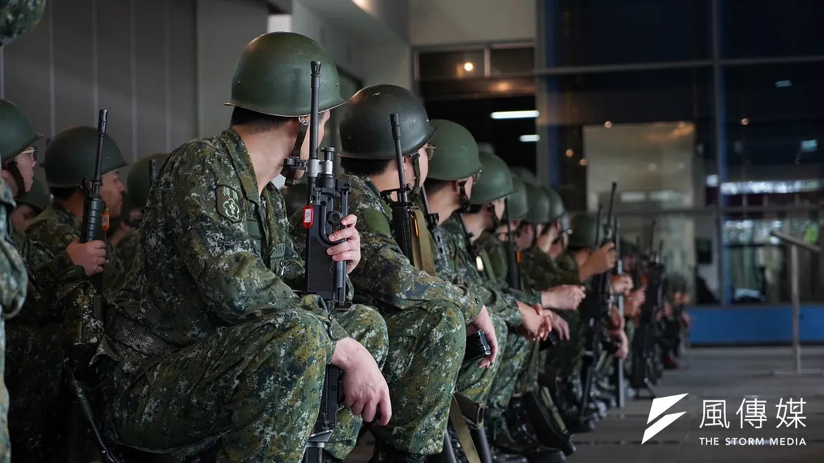 國軍輕生案頻傳,心理衛生工作重要性日益提高,行政院卻不增軍方心輔加給。示意圖。(資料照,張曜麟攝) 國軍輕生案頻傳,心理衛生工作重要性日益提高,行政院卻不增軍方心輔加給。示意圖。(資料照,張曜麟攝)