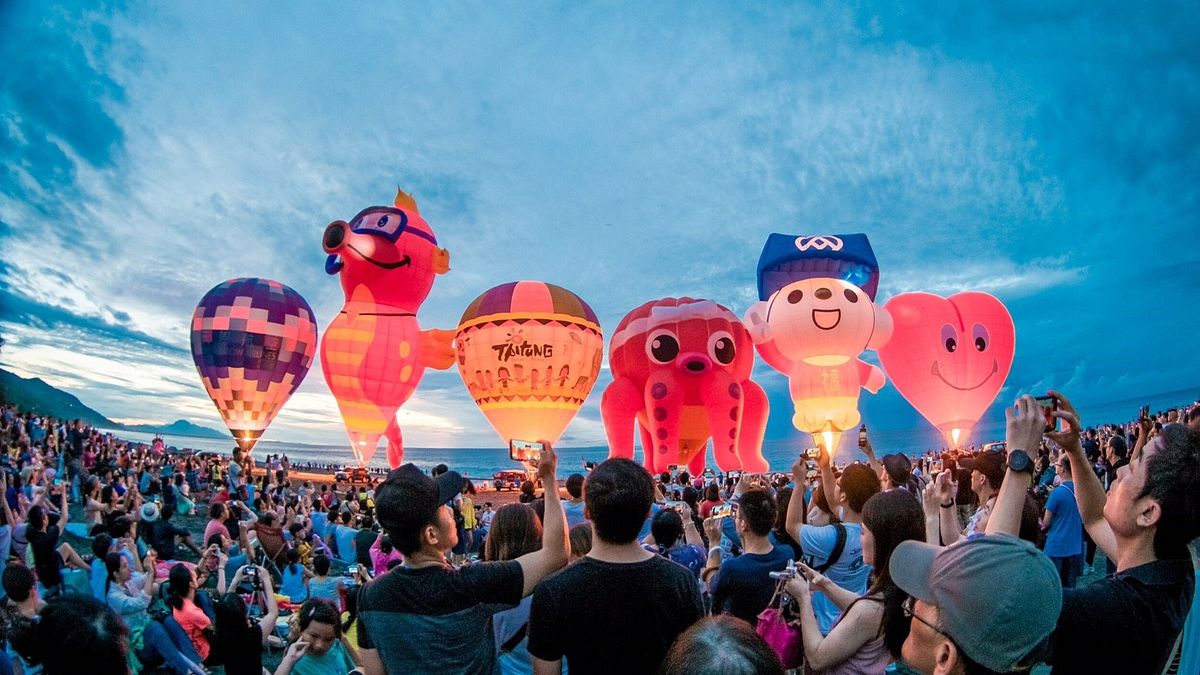 曙光熱氣球光雕音樂會 歌手遊客嗨翻全場 曙光熱氣球光雕音樂會 歌手遊客嗨翻全場