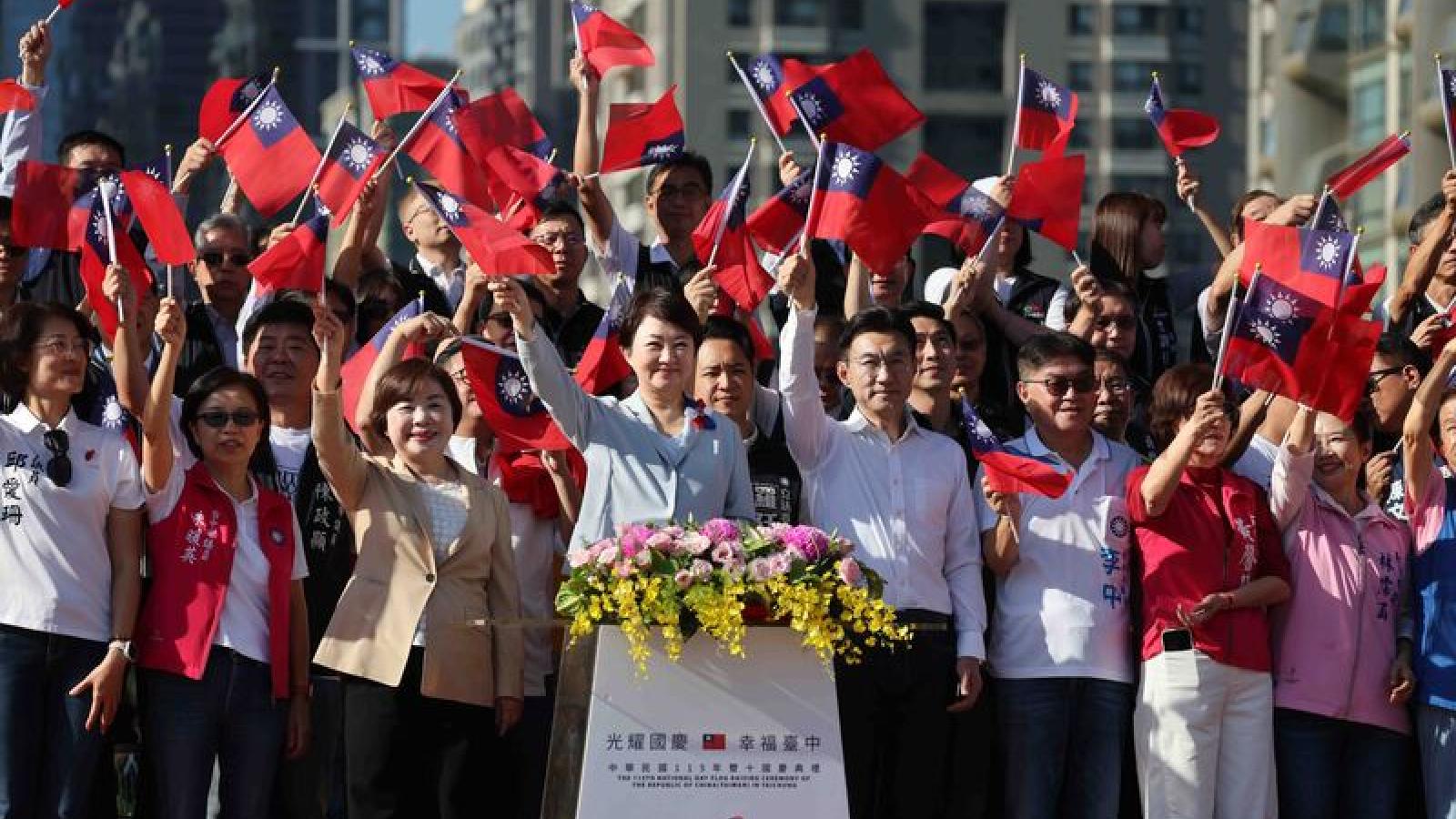 2028總統起手式?盧秀燕卸任前國慶升旗「突喊5個堅持」:不論職位堅守中華民國