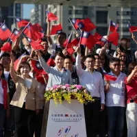 台中市政府10日舉辦國慶升旗典禮,也是市長盧秀燕(前左4)任內最後一次主持。(中央社) 台中市政府10日舉辦國慶升旗典禮,也是市長盧秀燕(前左4)任內最後一次主持。(中央社)