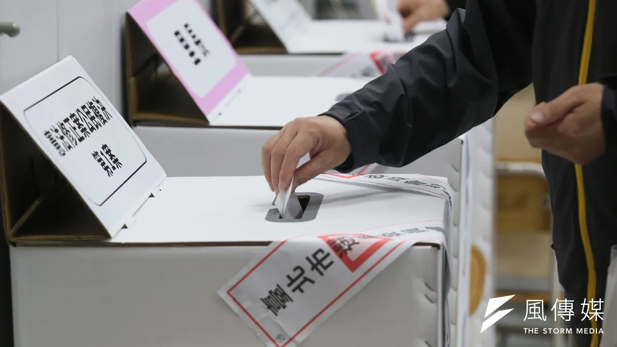 針對屏東縣長選舉此番由諸多投開票所引發的所謂「選務瑕疵爭議」,立法院國民黨團日前召開記者會,要求爾後各個投開票所應「開票全程直播」以取信於民。(資料照,柯承惠攝)