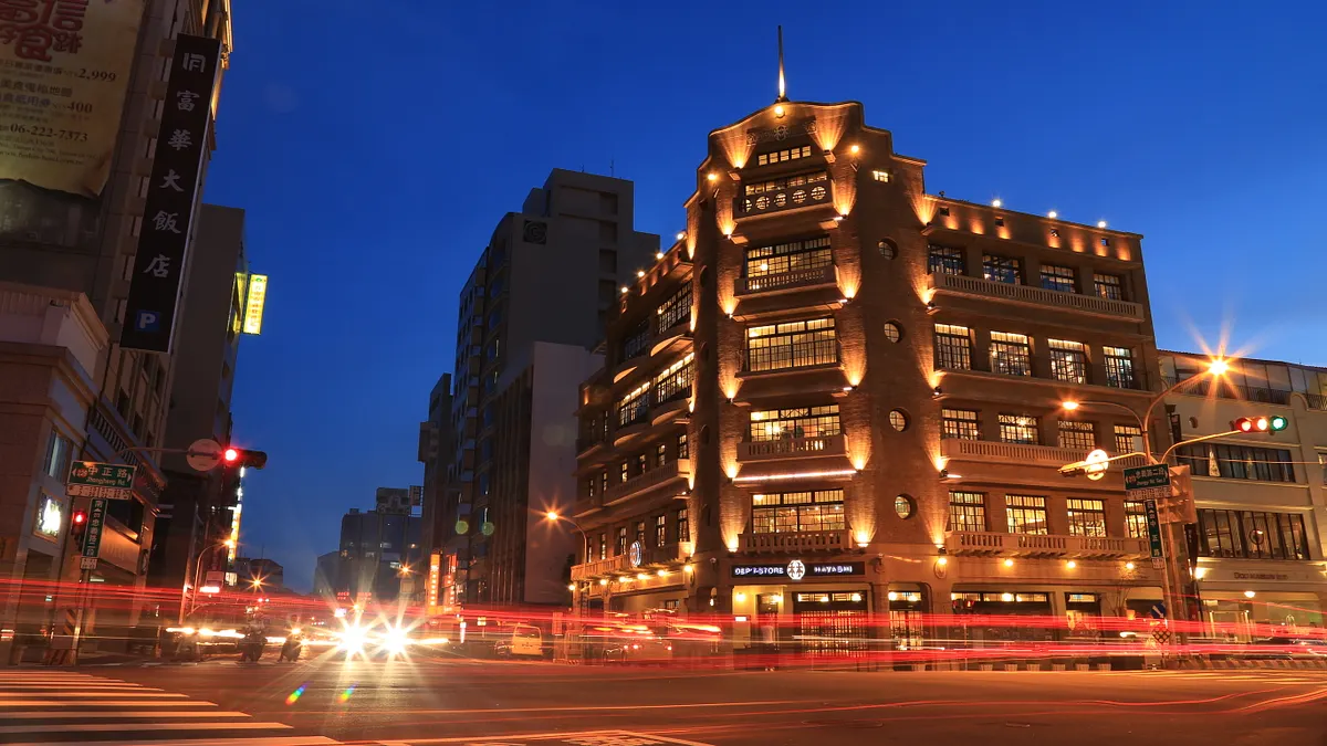 林百貨2014年重新開幕後,成為臺南新地標。(圖/維基百科)