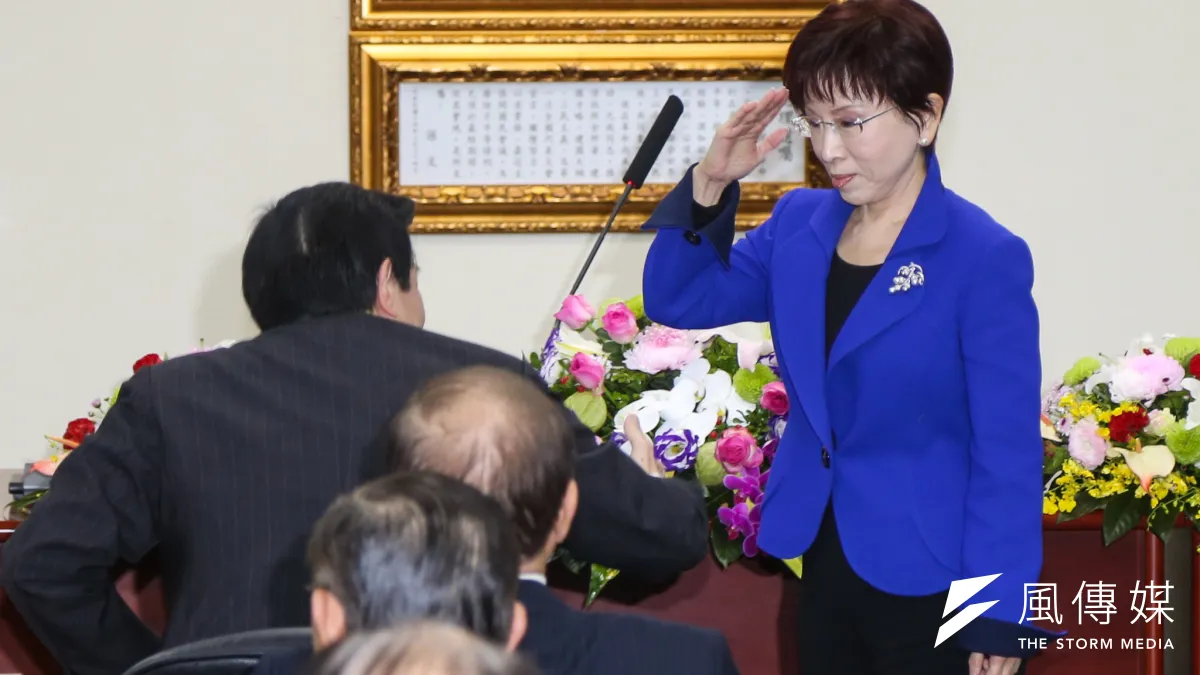 國民黨前秘書長李四川在離職前走訪各地,完成一份上千字的「黨務革新」千言書,就看新任的國民黨主席洪秀柱(右)如何接招、處理。(資料照,陳明仁攝)