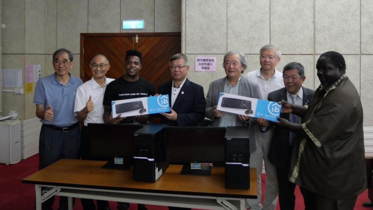 台灣愛心跨越非洲!240組電腦啟航賴索托 助逾萬名學童開啟數位學習之門