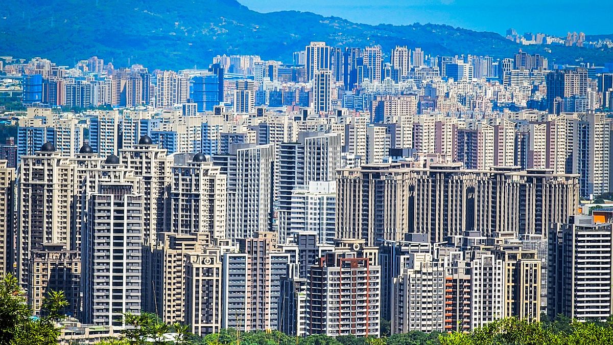 中國地產巨頭萬達集團持續面臨嚴重債務壓力,董事長王健林近期再度出清核心資產,將旗下48座萬達廣場打包出售。(資料照/洪煜勛攝) 中國地產巨頭萬達集團持續面臨嚴重債務壓力,董事長王健林近期再度出清核心資產,將旗下48座萬達廣場打包出售。(資料照/洪煜勛攝)