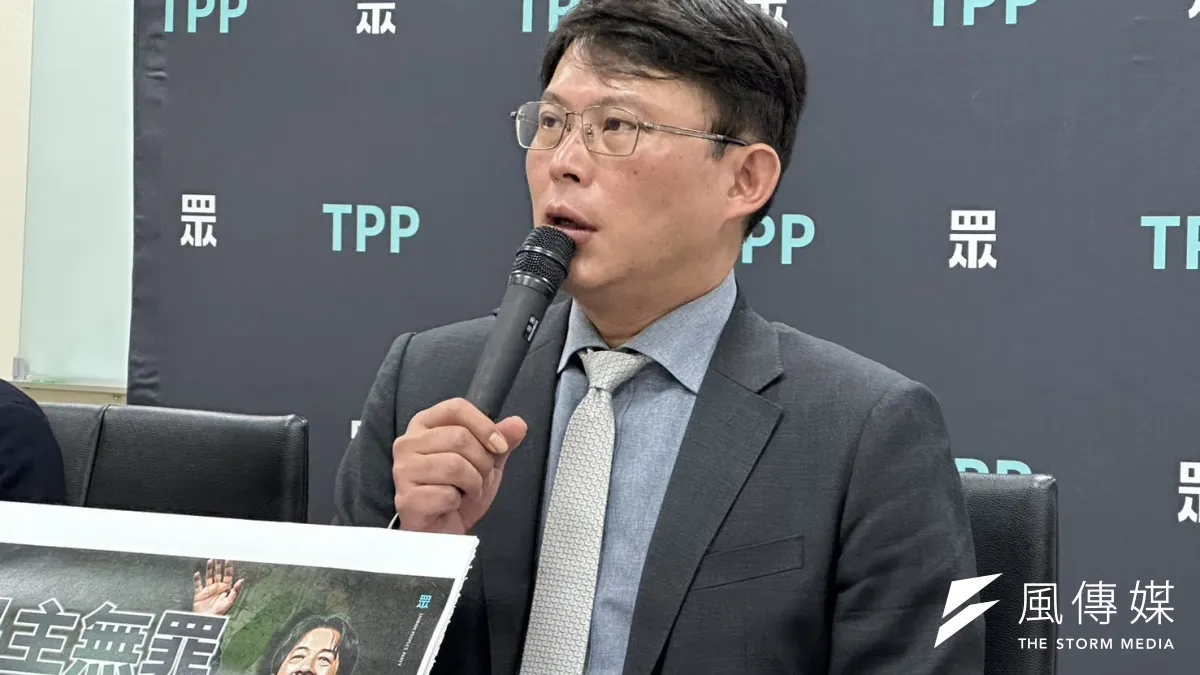 民眾黨立法院黨團總召黃國昌今(26)日痛批,賴清德身為總統,所任命的行政院院長卓榮泰,完全無視於國會在上個會期當中修改的法律所通過的決議。(羅立邦攝)
