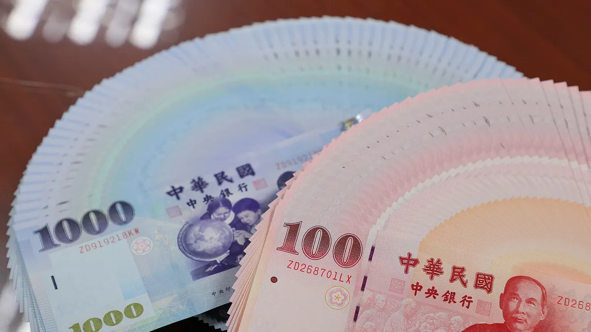 在職場中,努力不一定等於被看見。你可能是最早到、最晚走、最可靠的那個人,卻始終與升遷名單無緣。(資料照/顏麟宇攝) 在職場中,努力不一定等於被看見。你可能是最早到、最晚走、最可靠的那個人,卻始終與升遷名單無緣。(資料照/顏麟宇攝)