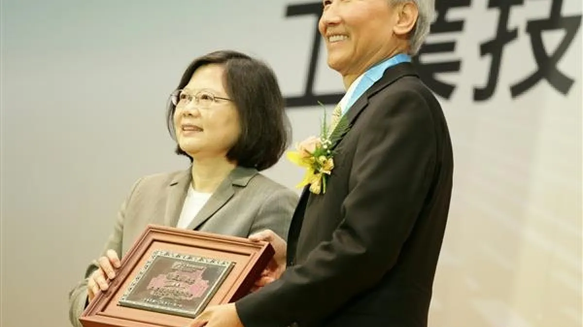 工研院新科院士出爐 蔡英文現身親自授證