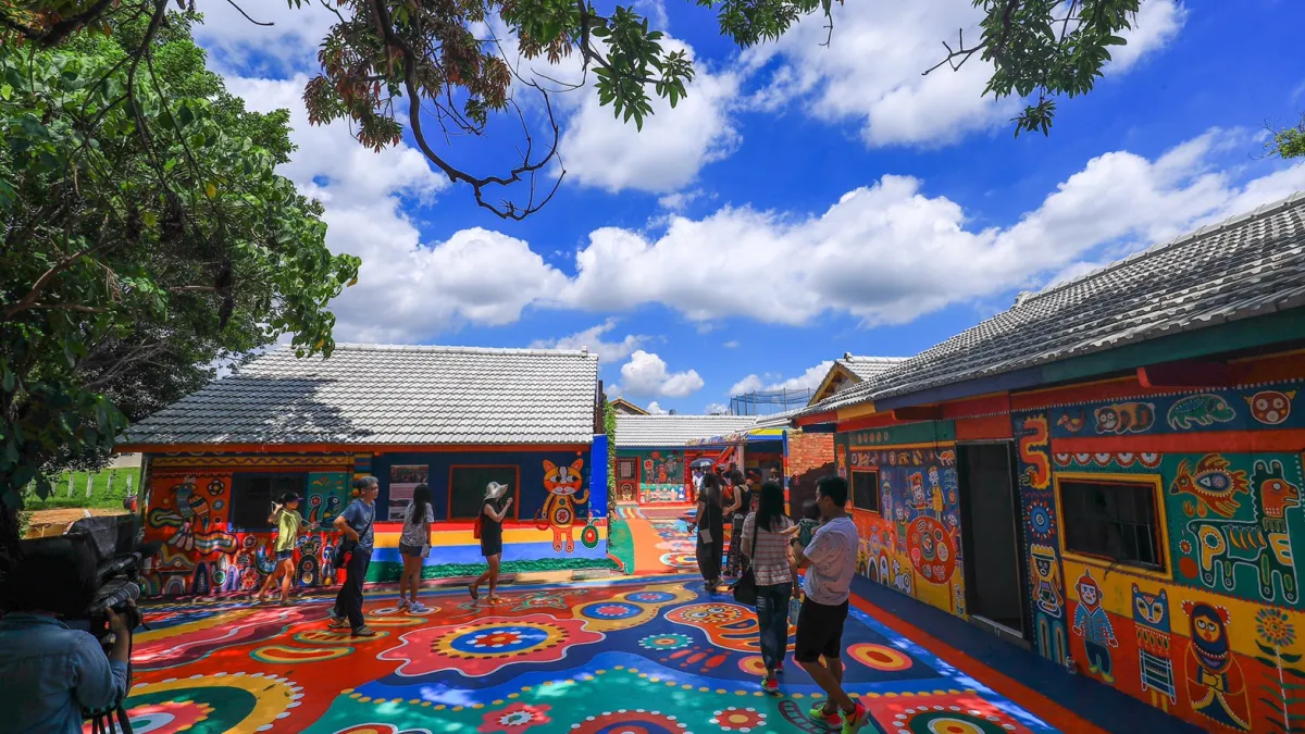 彩虹眷村的童趣與夢幻,讓這裡成為外國旅客不可錯過的打卡地點(圖 / 台中市政府提供)