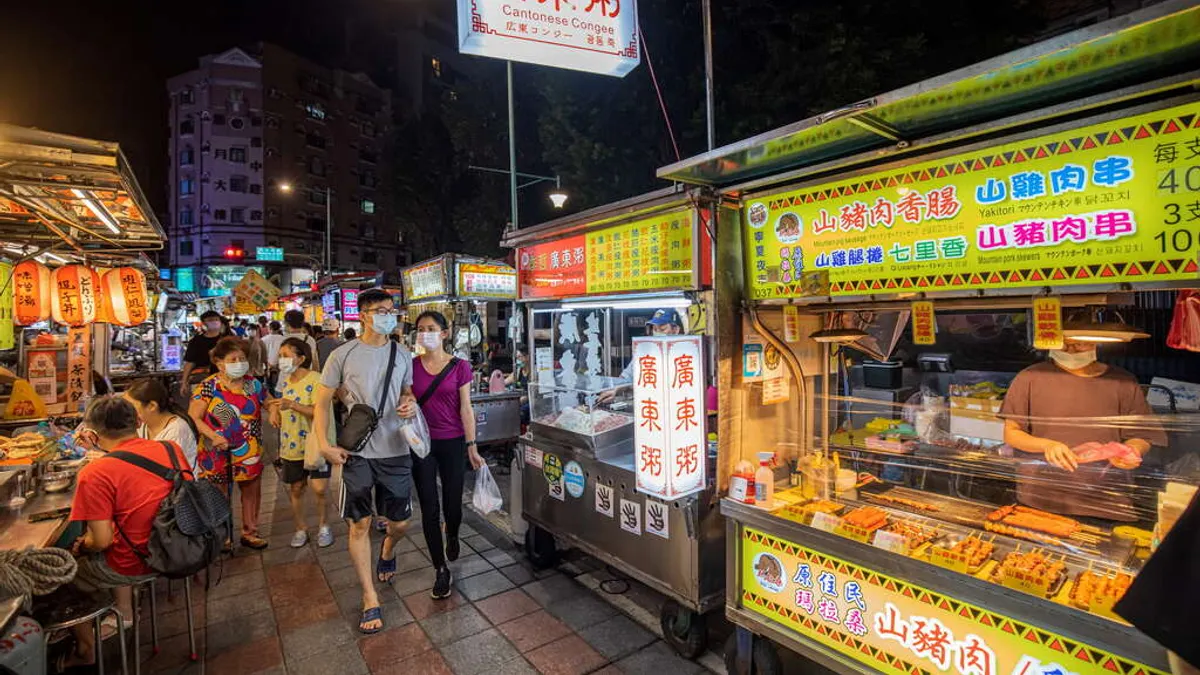 台北、新北市には大小さまざまな夜市があり、それぞれに有名な屋台グルメがある。あるネットユーザーが先日、外国の友人を台湾夜市文化に体験させるため、どの夜市が最もおすすめか尋ねた。写真は寧夏夜市商圏を示す。(写真/台北観光サイトより) 台北、新北市には大小さまざまな夜市があり、それぞれに有名な屋台グルメがある。あるネットユーザーが先日、外国の友人を台湾夜市文化に体験させるため、どの夜市が最もおすすめか尋ねた。写真は寧夏夜市商圏を示す。(写真/台北観光サイトより)