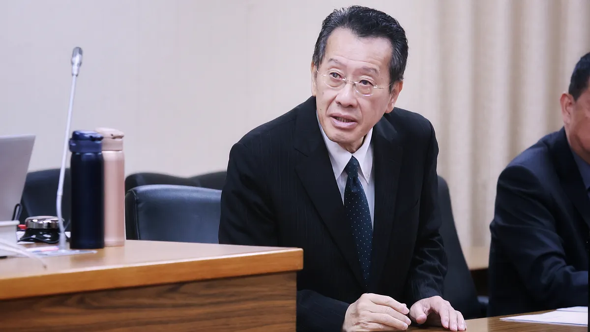 國防部日前以5.9億餘元決標的「RDX海掃更」火藥原物料採購案,共辦理兩次開標但兩次皆只有福麥國際一家投標,而福麥國際掛名裝修公司卻具有引進火藥的項目也讓人質疑不單純。(圖/柯承惠攝) 國防部日前以5.9億餘元決標的「RDX海掃更」火藥原物料採購案,共辦理兩次開標但兩次皆只有福麥國際一家投標,而福麥國際掛名裝修公司卻具有引進火藥的項目也讓人質疑不單純。(圖/柯承惠攝)