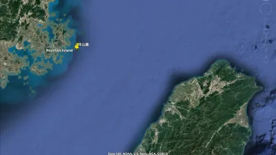 大陸潭海事局發布22日在牛山島沿海劃設禁航區進行實彈射擊。圖為福建平潭牛山島與台灣的相對位置圖。(翻攝Google地球)