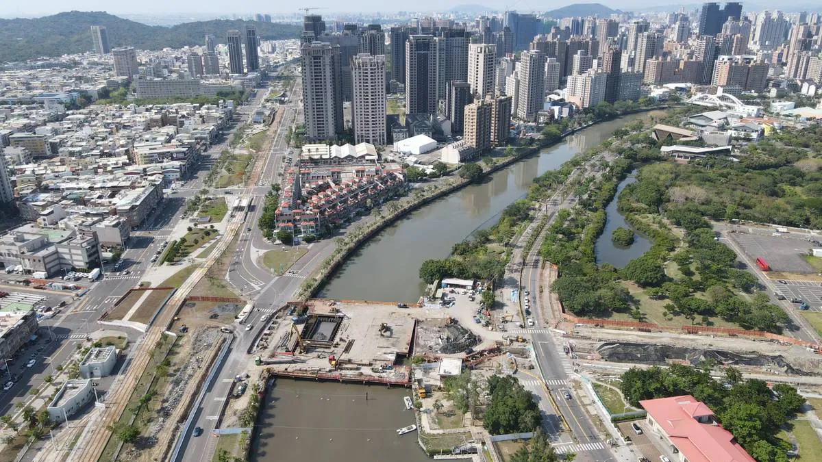 九如橋為連通鼓山與三民兩行政區,6月完工通車後可望提升道路水準,促進地方觀光發展及帶動整體發展。(圖/高雄市工務局提供)