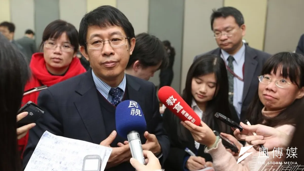 教育部主任秘書王作臺表示,教育部完全沒有更動文言文比例,依然維持在45%到65%之間。(吳逸驊攝)
