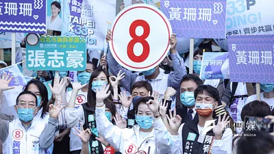 台北市長參選人黃珊珊21日赴北市選委會進行號次抽籤。(陳品佑攝)