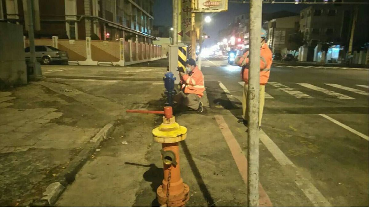 維冠大樓倒塌壓損 永大路送水幹管24日完成搶修 維冠大樓倒塌壓損 永大路送水幹管24日完成搶修