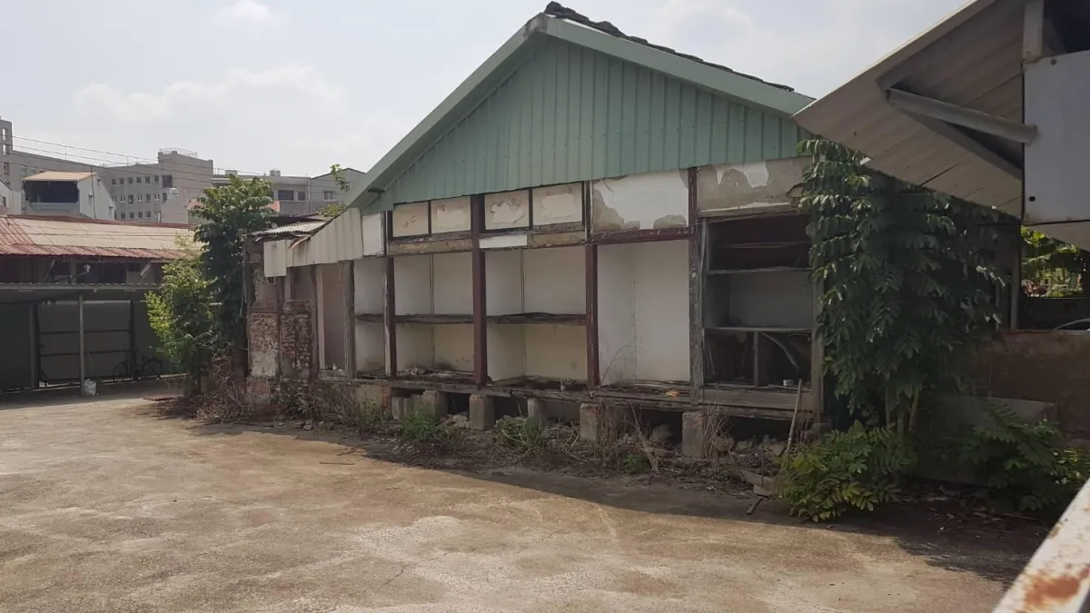 高雄市文化局表示,高市水利局拆除建物雖未具文化資產身分,但未依規定提報評估,應全盤檢討。(圖/高雄市政府水利局提供)